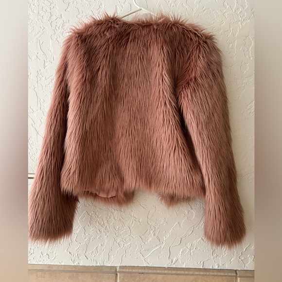 🔥 Forever 21 pink Faux Fur cropped jacket. Small - Picture 5 of 9